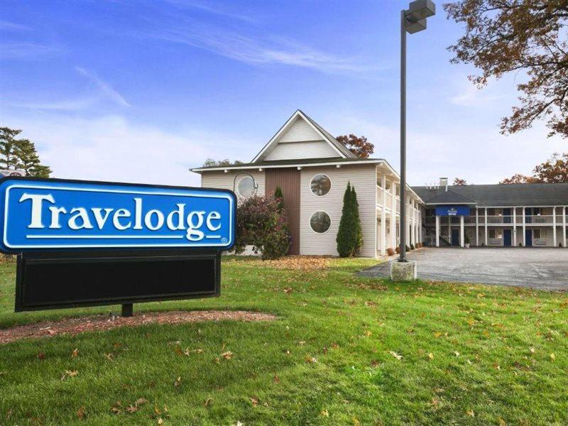 Travelodge By Wyndham Traverse City Mi Bagian luar foto